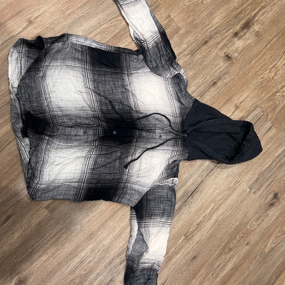 American Eagle Black and White Plaid Shirt